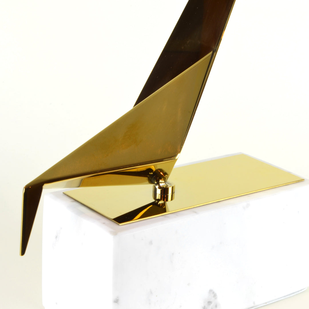 Marble Bowing Origami Bird - Detail - Contemporary Decorative Object. Inspired by the Japanese origami art. Gold colour ornament with calacatta marble base. Origami Bird Sculpture. Materials: Nickel plated steel, calacatta marble. Bird theme home accessor