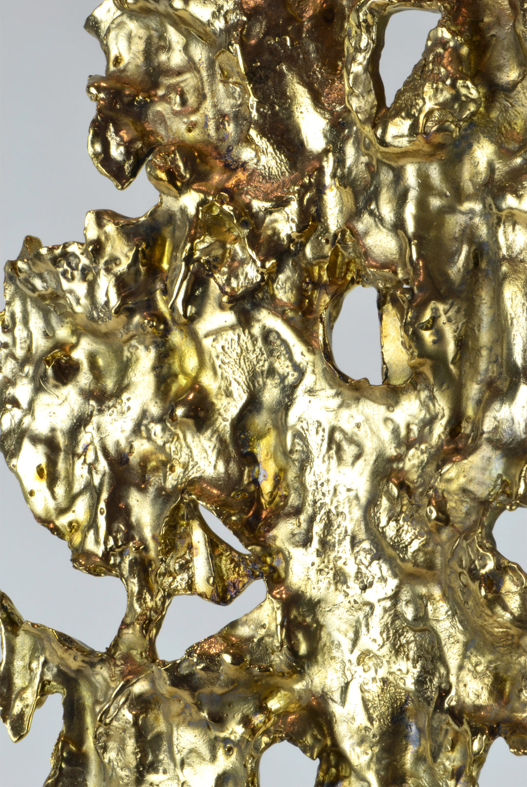 Molten Brass Leaf - Detail 1 - Brass Sculpture. Abstract style large decorative object. Gold colour. Calacatta marble base. Materials: Brass, Marble Centrepiece home decor. A luxurious sculpture to be the focal point in any interior. Top interior design t