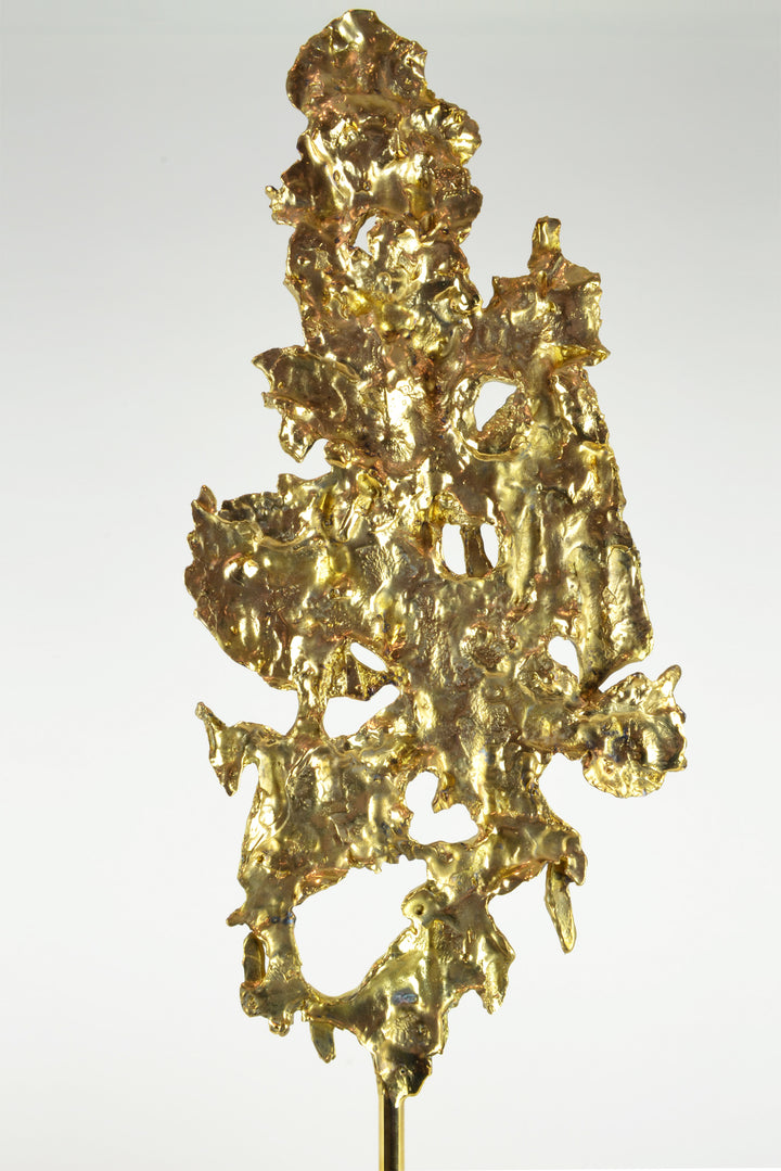 Molten Brass Leaf - Detail 2 - Brass Sculpture. Abstract style large decorative object. Gold colour. Calacatta marble base. Materials: Brass, Marble Centrepiece home decor. A luxurious sculpture to be the focal point in any interior. Top interior design t